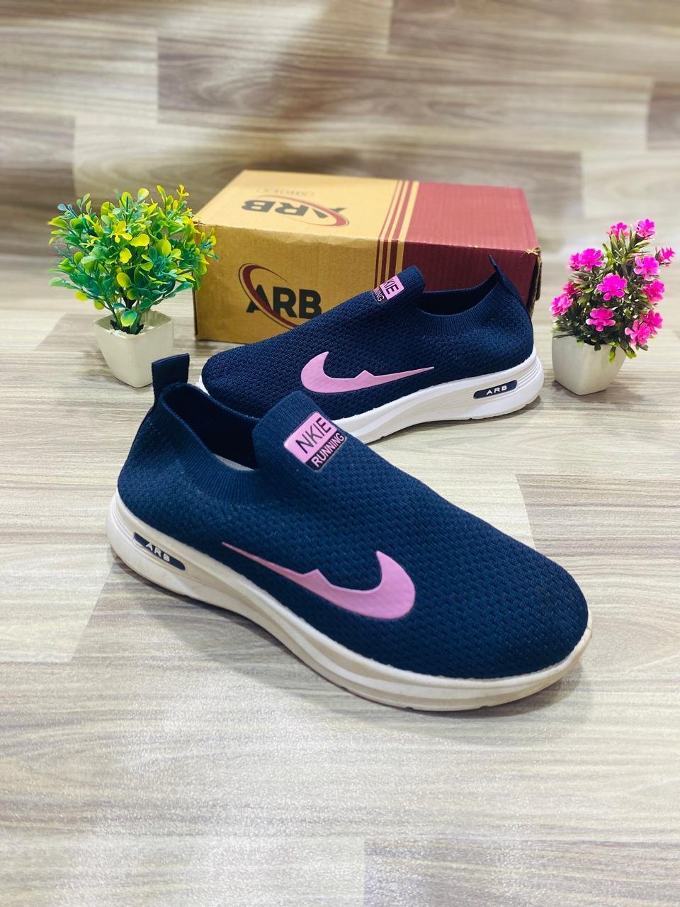 Women Size 👇🏻 Blue & Marrown size 6