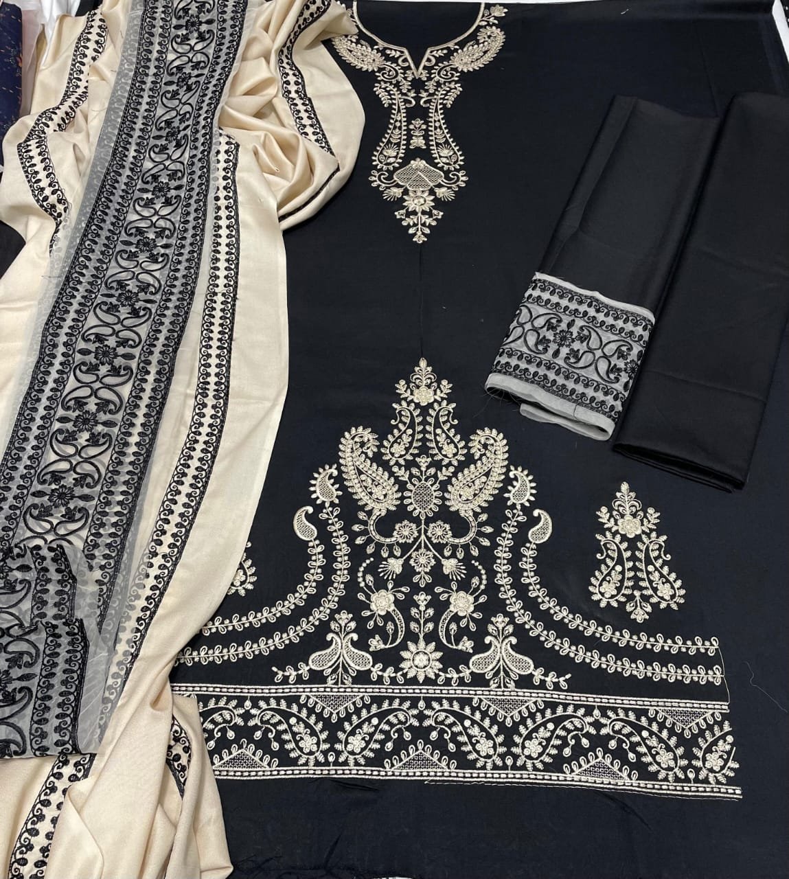 _WiNTER’s COLLECTION DHANAK 2025_ *_”Jazmin 3pcs”_*