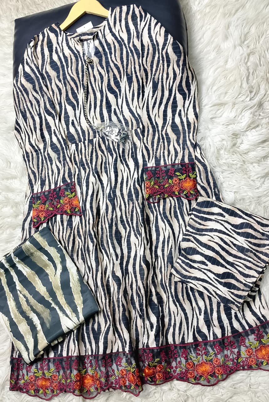 TRENDING FROCK STYLE 3PC COLLECTION(WOOL SHAWL)🥶*