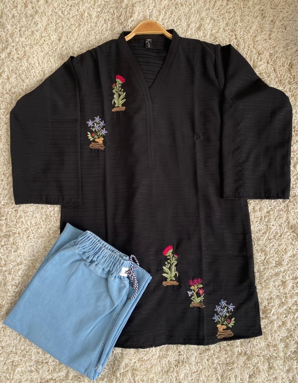 Stitched 2 piece Embroided crush Top with baggy jeans*✨