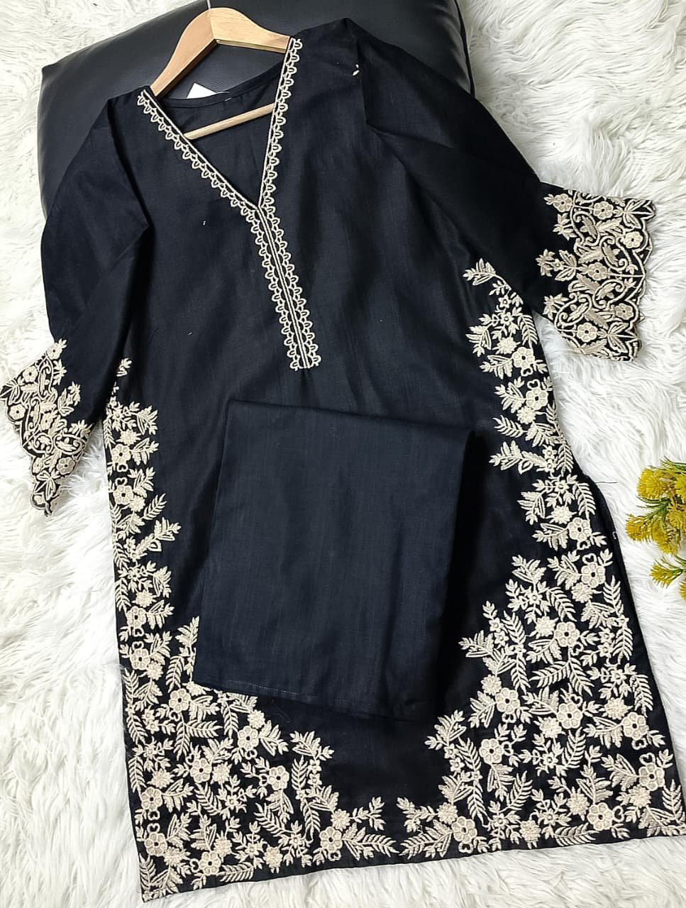 CUT WORK EMBROIDERY KHADDAR 2PC COLLECTION 🥶*
