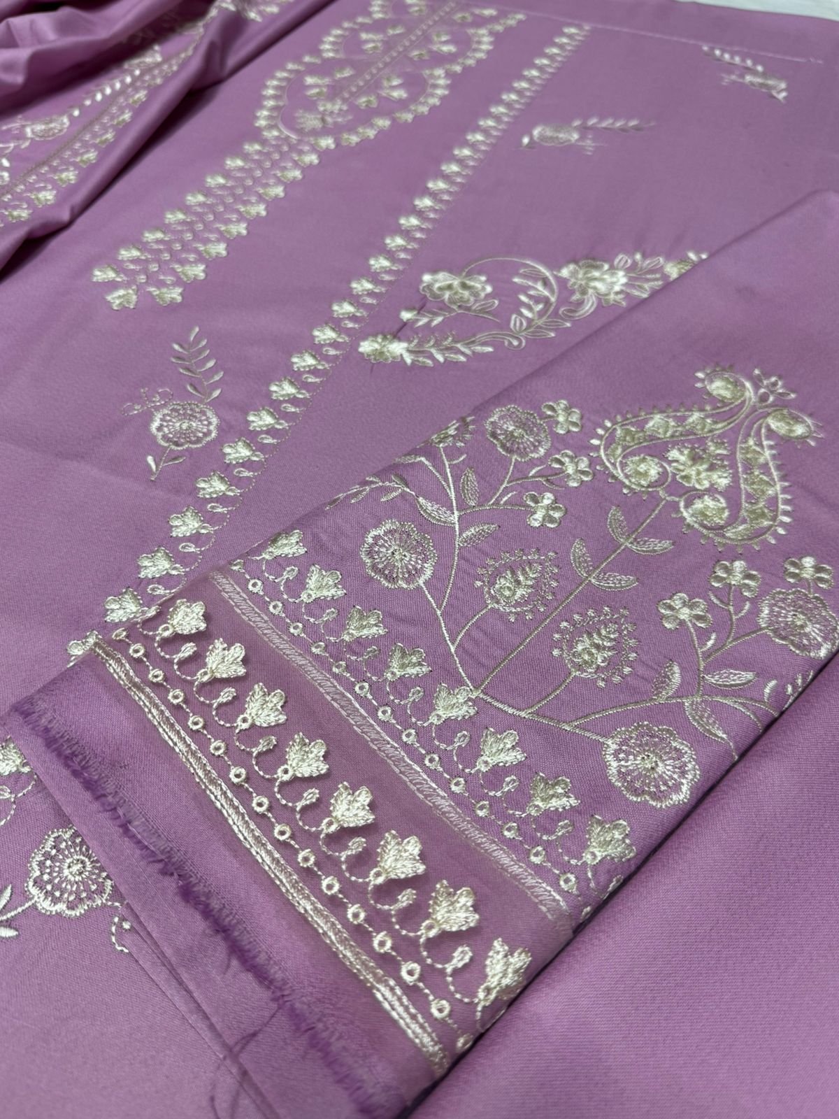 Bareeze 3pcs”_* _WiNTER’s COLLECTION DHANAK 2025_