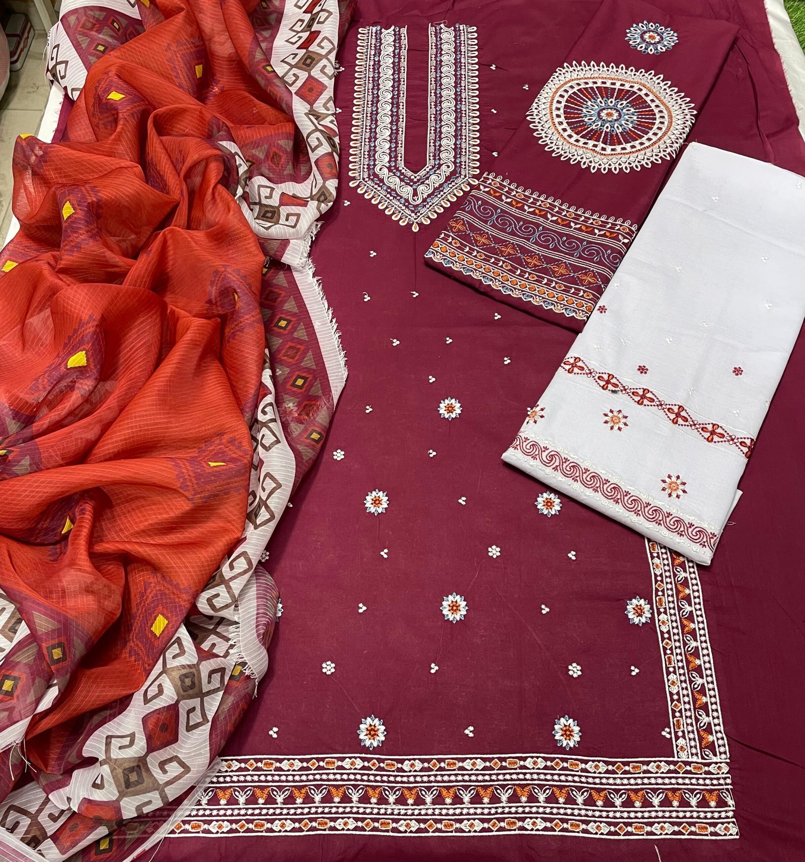 _SUMMER ’s COLLECTION LAWN 2026_