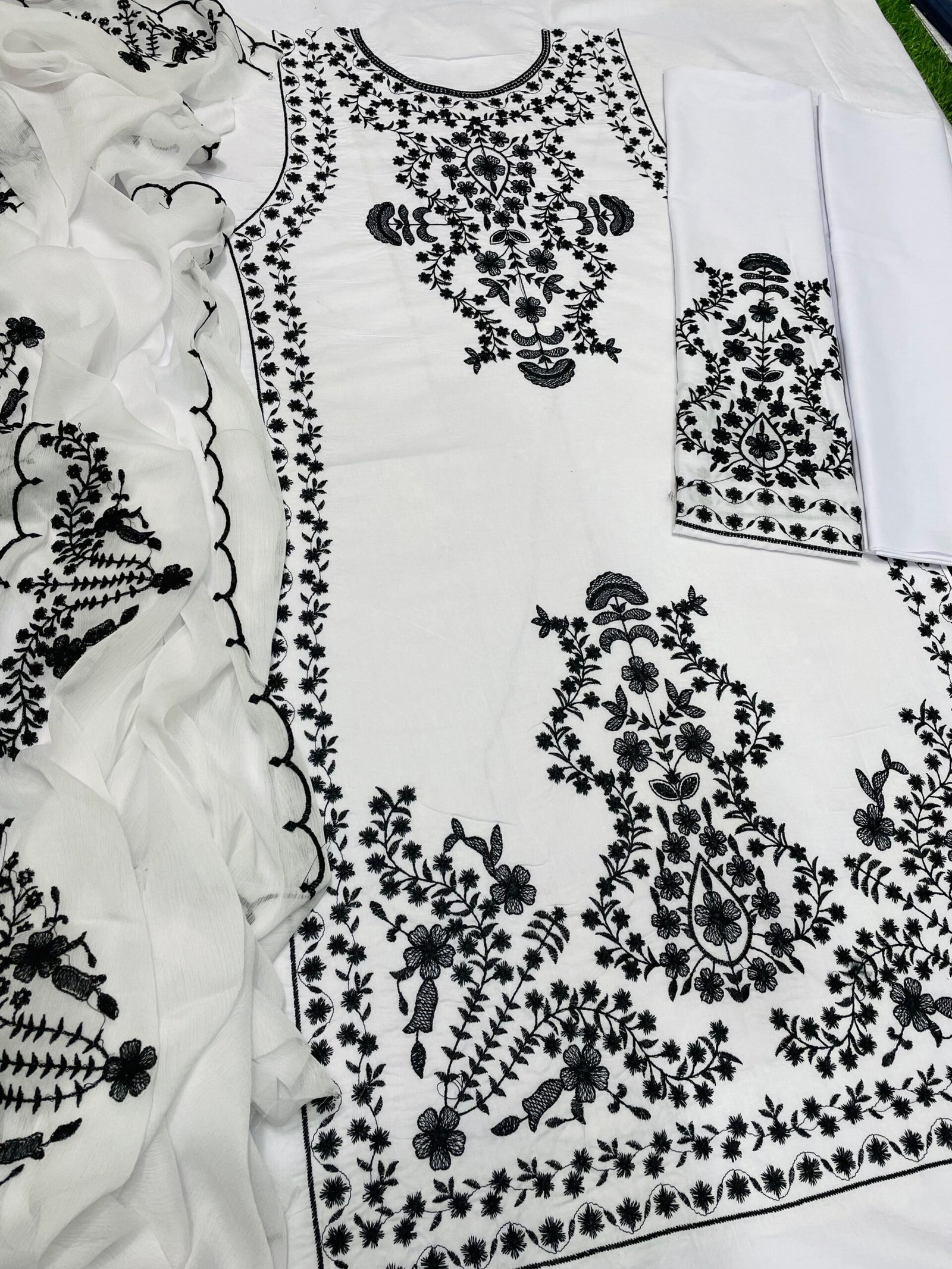 _SUMMER ’s COLLECTION LAWN 2026_