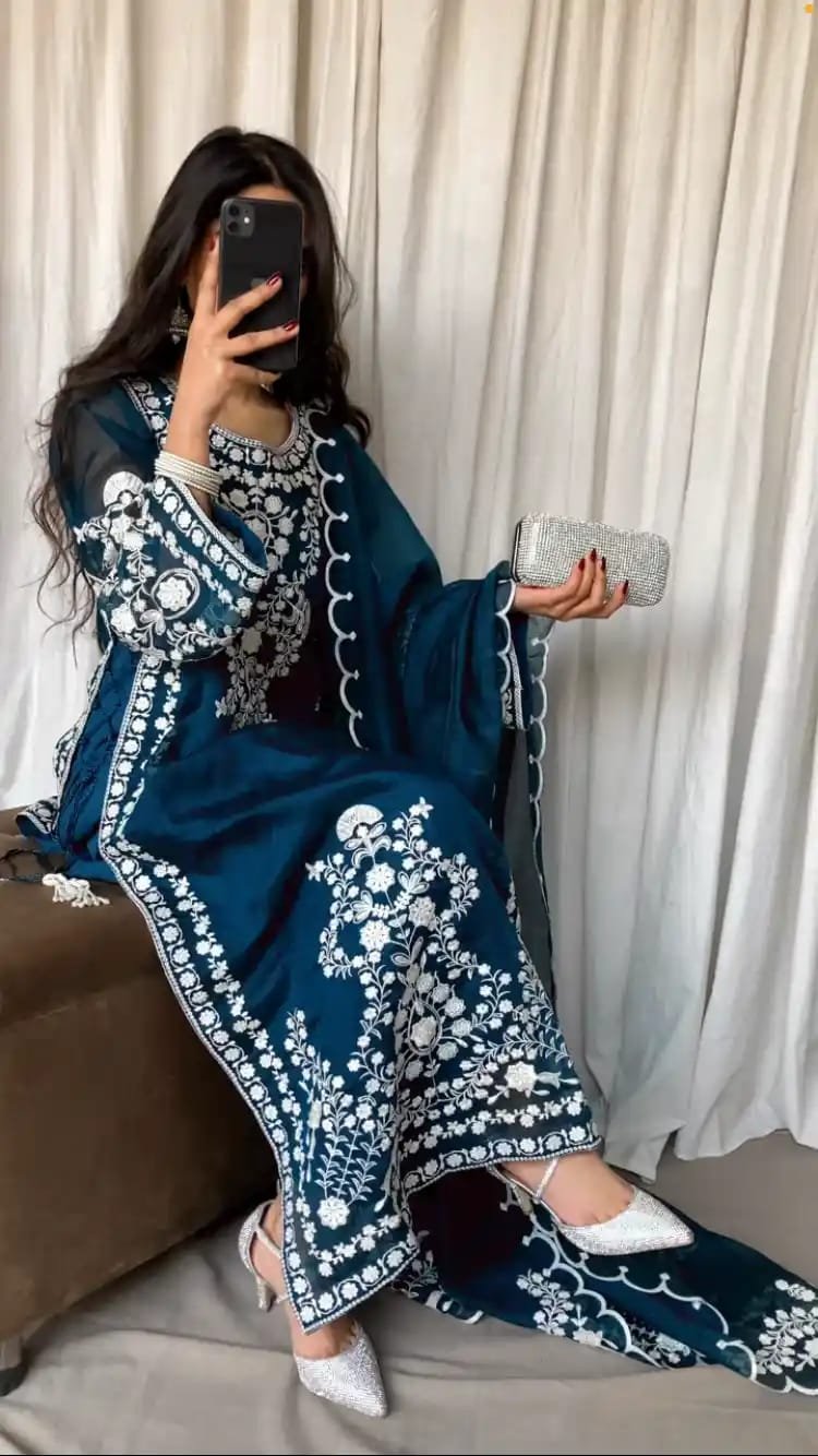 _SUMMER ’s COLLECTION LAWN 2026_