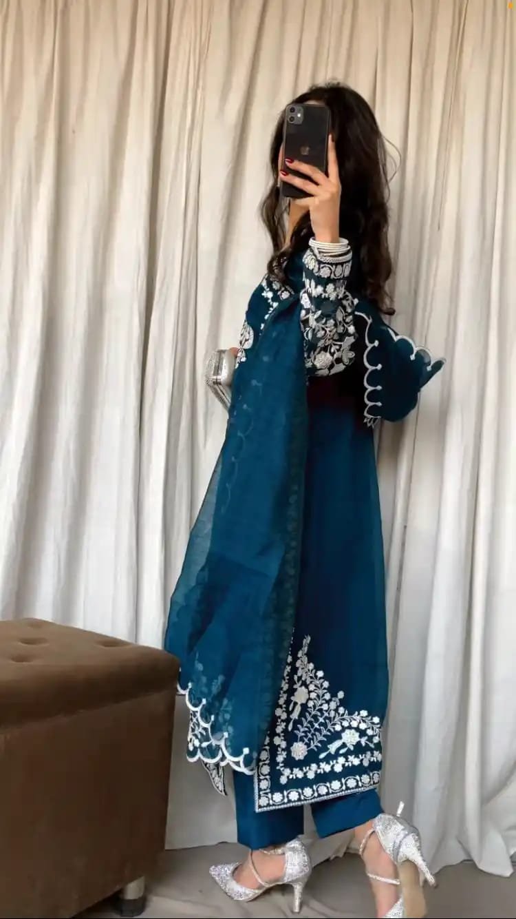 _SUMMER ’s COLLECTION LAWN 2026_